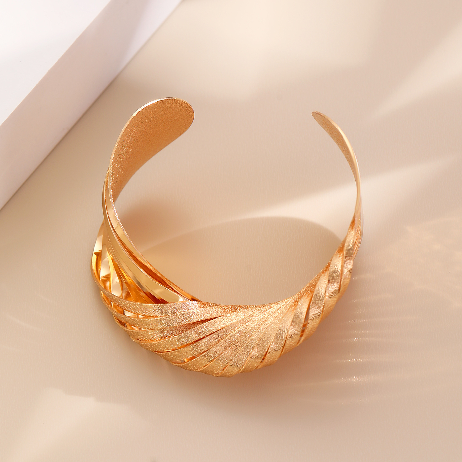 Vinatge Bracciale rigido con d - Streetwear Brand Accessories recensione e prezzo