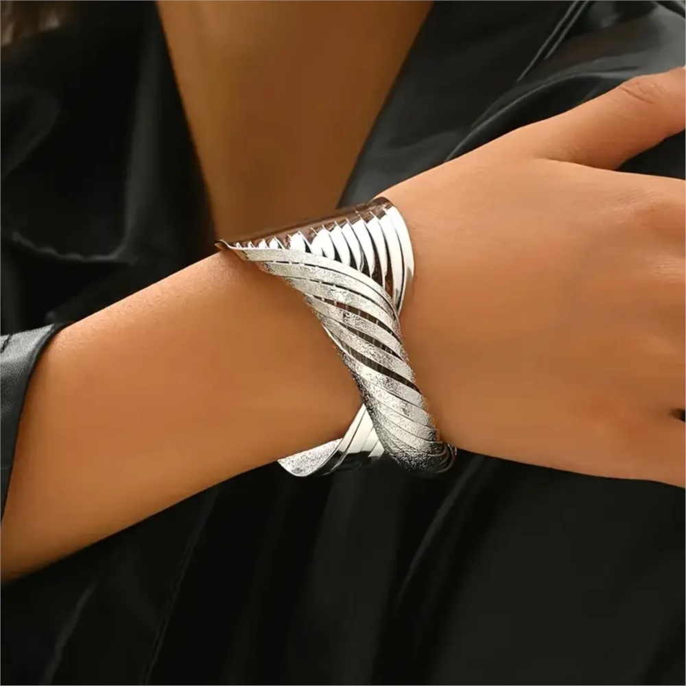 Vinatge Bracciale rigido con d - Streetwear Brand Accessories recensione e prezzo