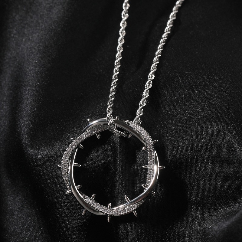 Collana con ciondolo a corona  - Streetwear Brand Accessories recensione e prezzo