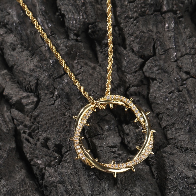 Collana con ciondolo a corona  - Streetwear Brand Accessories recensione e prezzo