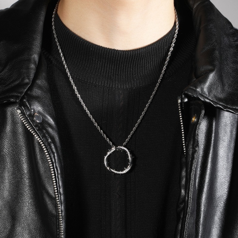 Collana con ciondolo a corona  - Streetwear Brand Accessories recensione e prezzo